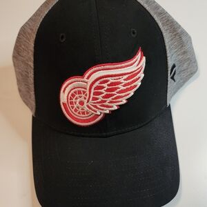 Pro Fanatics Black and Gray Cap Red Wings with NHL Wings Logo
